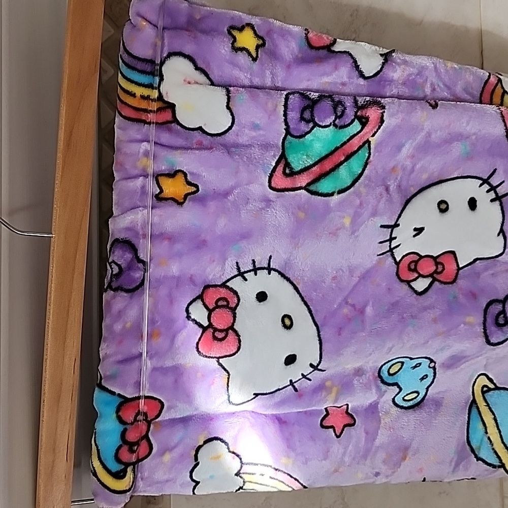 ๐ HELLO KITTY PLUSH CLOUD THROW ๐ - Picture 2 of 8